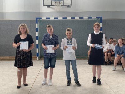 Foto des Albums: Verabschiedung Klasse 6 und Auszeichnung für besondere Leistungen