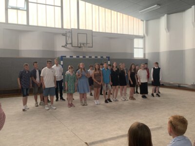Foto des Albums: Verabschiedung Klasse 6 und Auszeichnung für besondere Leistungen