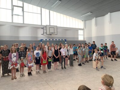 Foto des Albums: Verabschiedung Klasse 6 und Auszeichnung für besondere Leistungen