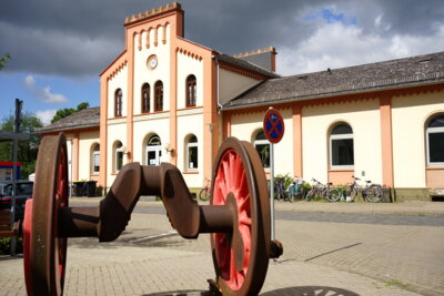 Bahnhof Sarstedt  (Bild vergr&ouml;&szlig;ern)