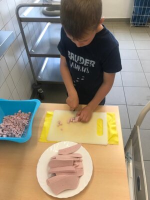 Foto des Albums: Ferienhort - Mittagessen kochen