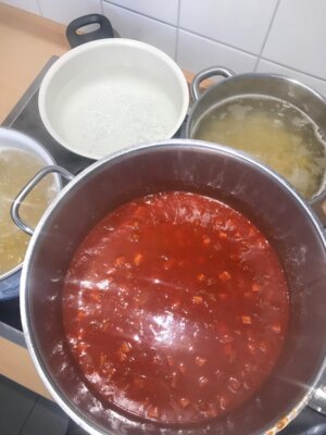 Foto des Albums: Ferienhort - Mittagessen kochen