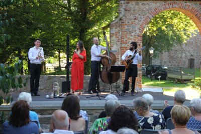 Foto des Albums: Freyensteiner Kultursommer - Swing-Time im Burghof (20.08.2023)