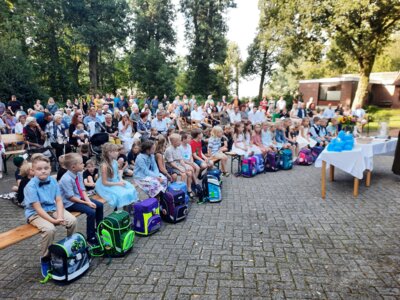 Einschulungsgottesdienst  (Bild vergr&ouml;&szlig;ern)