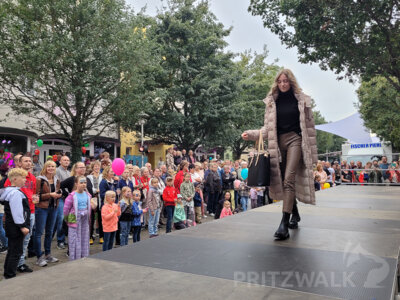 Foto des Albums: Herbstleuchten 2023 - die Stadt war voller Menschen