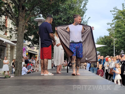 Foto des Albums: Herbstleuchten 2023 - die Stadt war voller Menschen