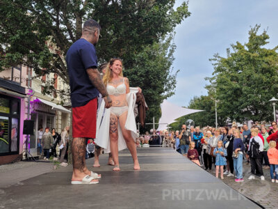 Foto des Albums: Herbstleuchten 2023 - die Stadt war voller Menschen