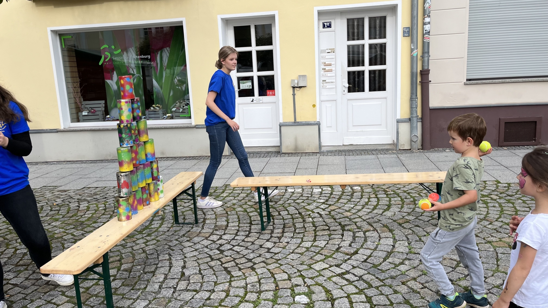 Bild: ... und beim Dosenwerfen