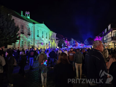 Foto des Albums: Fantasiewelt in zarten Farben am Rathaus