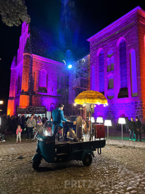 Foto des Albums: Fantasiewelt in zarten Farben am Rathaus