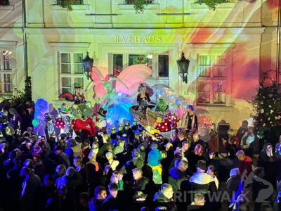 Foto des Albums: Fantasiewelt in zarten Farben am Rathaus