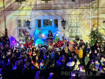 Foto des Albums: Fantasiewelt in zarten Farben am Rathaus