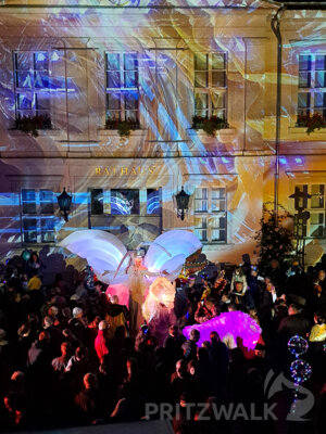 Foto des Albums: Fantasiewelt in zarten Farben am Rathaus