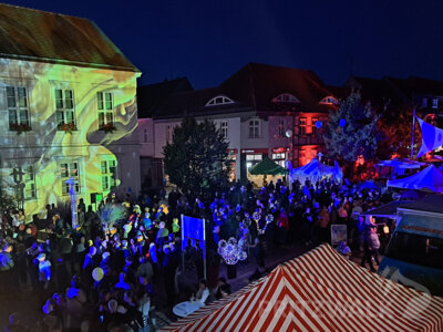 Foto des Albums: Fantasiewelt in zarten Farben am Rathaus