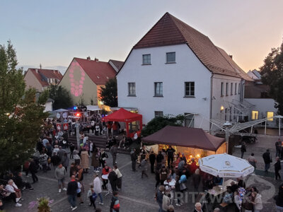 Foto des Albums: Fantasiewelt in zarten Farben am Rathaus