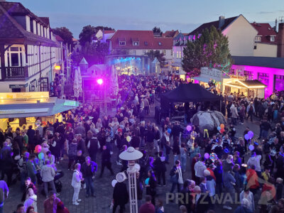 Foto des Albums: Fantasiewelt in zarten Farben am Rathaus