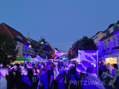 Foto des Albums: Fantasiewelt in zarten Farben am Rathaus
