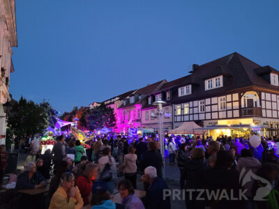 Foto des Albums: Fantasiewelt in zarten Farben am Rathaus