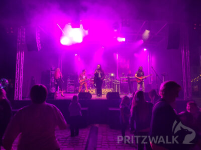 Foto des Albums: Fantasiewelt in zarten Farben am Rathaus