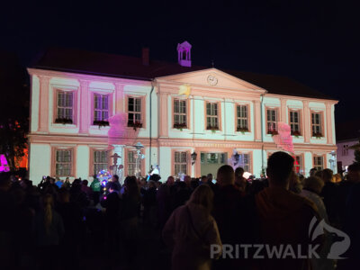 Foto des Albums: Fantasiewelt in zarten Farben am Rathaus