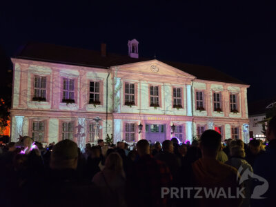 Foto des Albums: Fantasiewelt in zarten Farben am Rathaus