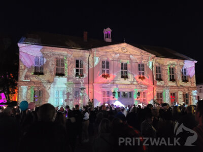 Foto des Albums: Fantasiewelt in zarten Farben am Rathaus