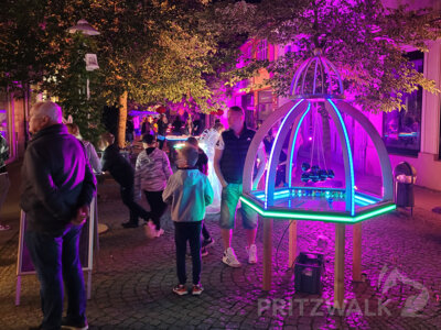 Foto des Albums: Fantasiewelt in zarten Farben am Rathaus