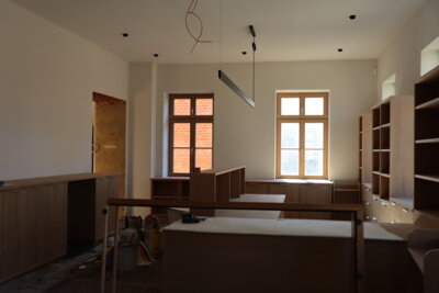 Foto des Albums: Möbelbau und Elektroinstallation in der neuen Stadtbibliothek (08.09.2023)