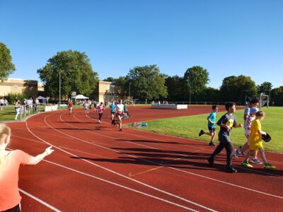 Foto des Albums: RUN HEALTHY Spendenlauf auf dem Sportplatz des TSV Kirchdorf (HAG)... (08. 09. 2023)