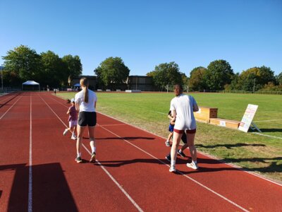 Foto des Albums: RUN HEALTHY Spendenlauf auf dem Sportplatz des TSV Kirchdorf (TSV) ... (08. 09. 2023)