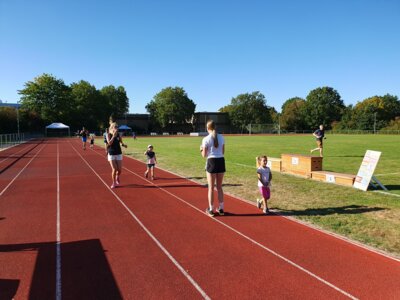 Foto des Albums: RUN HEALTHY Spendenlauf auf dem Sportplatz des TSV Kirchdorf (TSV) ... (08. 09. 2023)