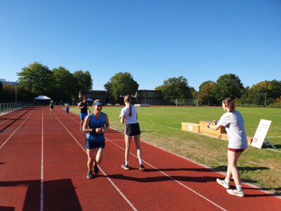 Foto des Albums: RUN HEALTHY Spendenlauf auf dem Sportplatz des TSV Kirchdorf (TSV) ... (08. 09. 2023)