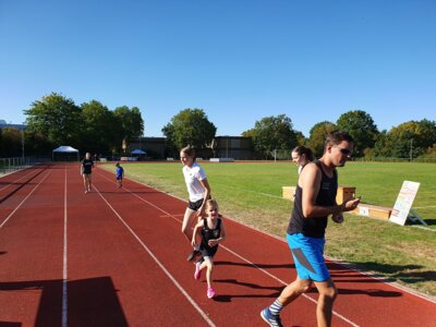 Foto des Albums: RUN HEALTHY Spendenlauf auf dem Sportplatz des TSV Kirchdorf (TSV) ... (08. 09. 2023)