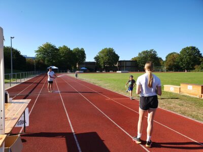 Foto des Albums: RUN HEALTHY Spendenlauf auf dem Sportplatz des TSV Kirchdorf (TSV) ... (08. 09. 2023)