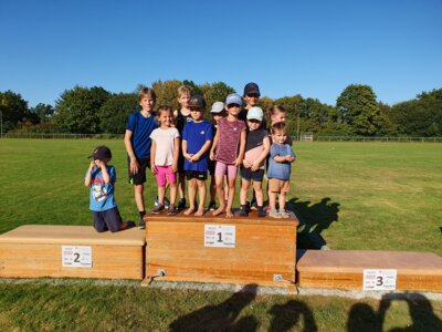 Foto des Albums: RUN HEALTHY Spendenlauf auf dem Sportplatz des TSV Kirchdorf (TSV) ... (08. 09. 2023)