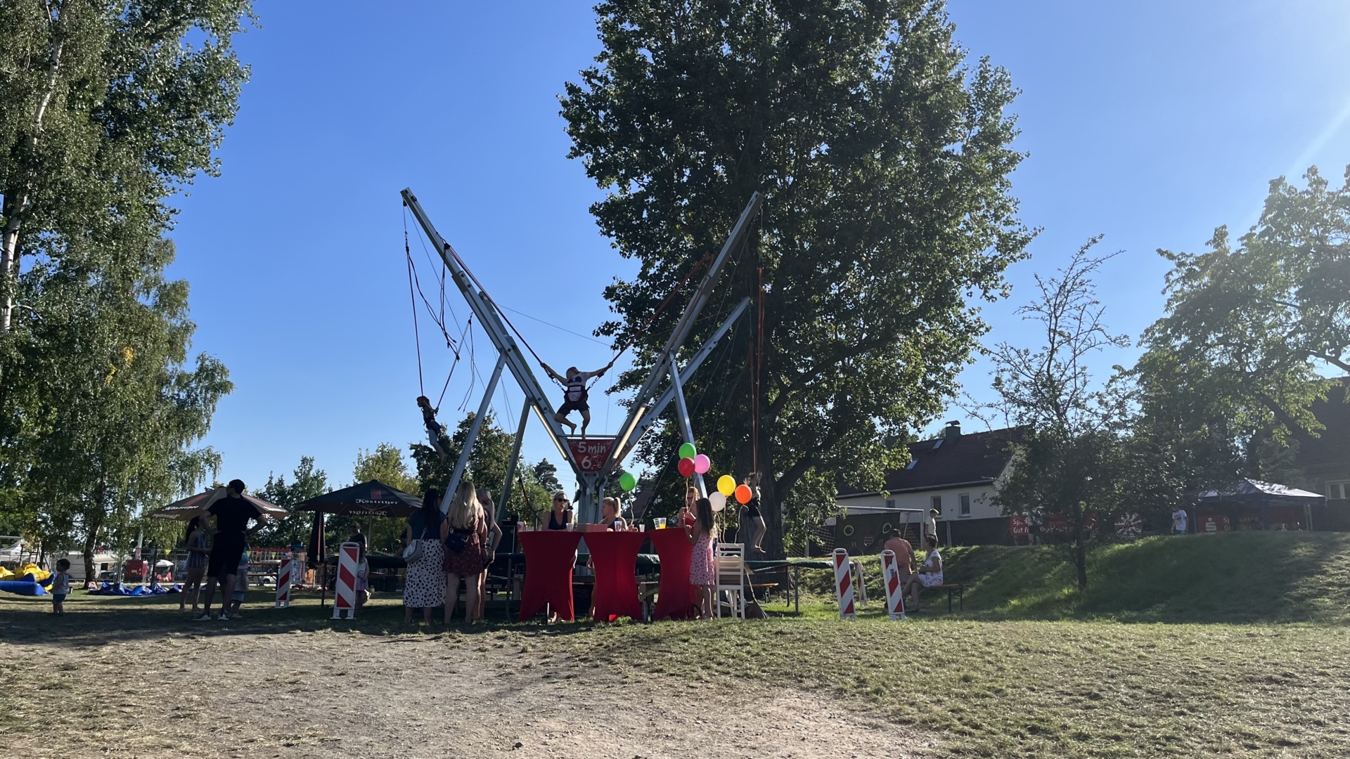 Bild: Luftballonweitflugwettbewerb und Jump'n-Fly