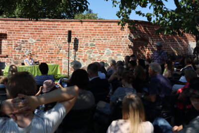 Foto des Albums: Bassewitz-Buchpremiere im Klostergarten gefeiert (12.09.2023)