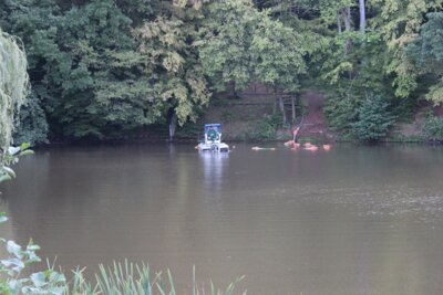 die Firma vebiro Gew&auml;ssersanierung aus Sachsen-Anhalt wird mit dem Truxor nach der Entschlammung auch noch eine Krautung vornehmen 