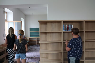 Foto des Albums: Bücher-Menschenkette von der alten zur neuen Bibliothek (18.09.2023)