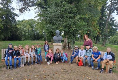 Foto des Albums: Ortsrundgang Thallwitz mit der Ortschronistin Klasse 2a (21. 09. 2023)