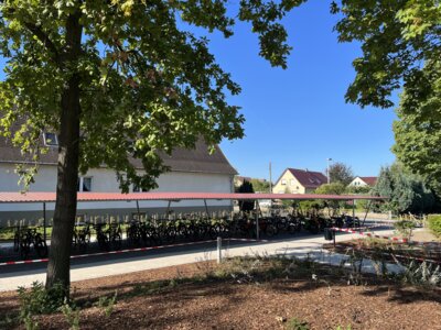 Foto des Albums: Wir nehmen unseren neuen Schulhof in Besitz