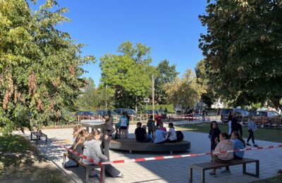 Foto des Albums: Wir nehmen unseren neuen Schulhof in Besitz