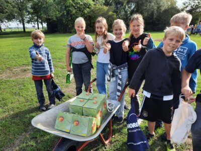 Foto des Albums: Besuch bei einer Apfelmosterei