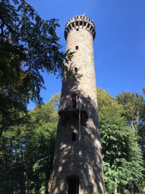 Der Wilhelmsturm mit Rapunzel  (Bild vergr&ouml;&szlig;ern)