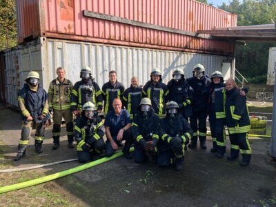 Gruppenfoto Atemschutzger&auml;tetr&auml;ger-Lehrgang  (Bild vergr&ouml;&szlig;ern)