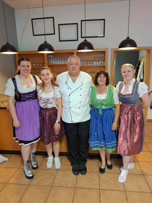 Foto des Albums: Oktoberfest mit Bayrischen Schmankerl vom Buffet in der 'Gaststätte am Deister' (01. 10. 2023)
