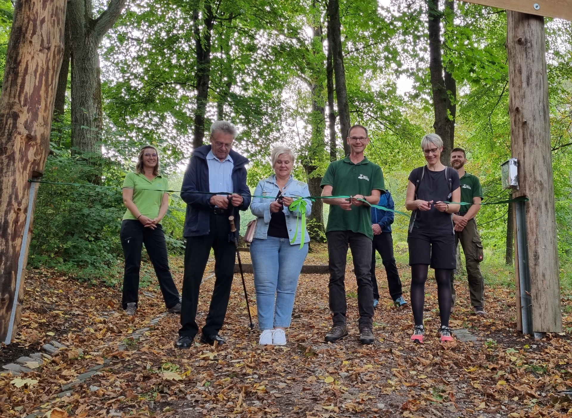 Bild: Feierliche Eröffnung mit Vertretern des Naturparks Thüringer Wald, des Schaumburgvereins, der Stadt Schalkau und der Naturpark-Meisterei