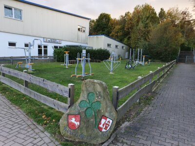 Foto des Albums: Parkmöglichkeiten und Parkplatzsituation an der Sportanlage des TSV Kirchdorf ,,, (28. 10. 2023)