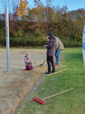 Foto des Albums: Arbeitseinsatz Pflege der Sportanlage des TSV Kirchdorf ... (04. 11. 2023)