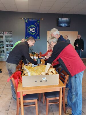 Foto des Albums: Arbeitseinsatz Pflege der Sportanlage des TSV Kirchdorf ... (04. 11. 2023)